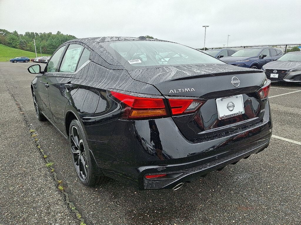 New 2025 Nissan Altima SR Sedan