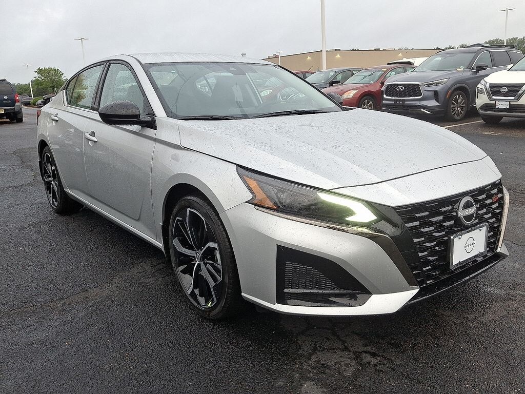 New 2025 Nissan Altima SR Sedan