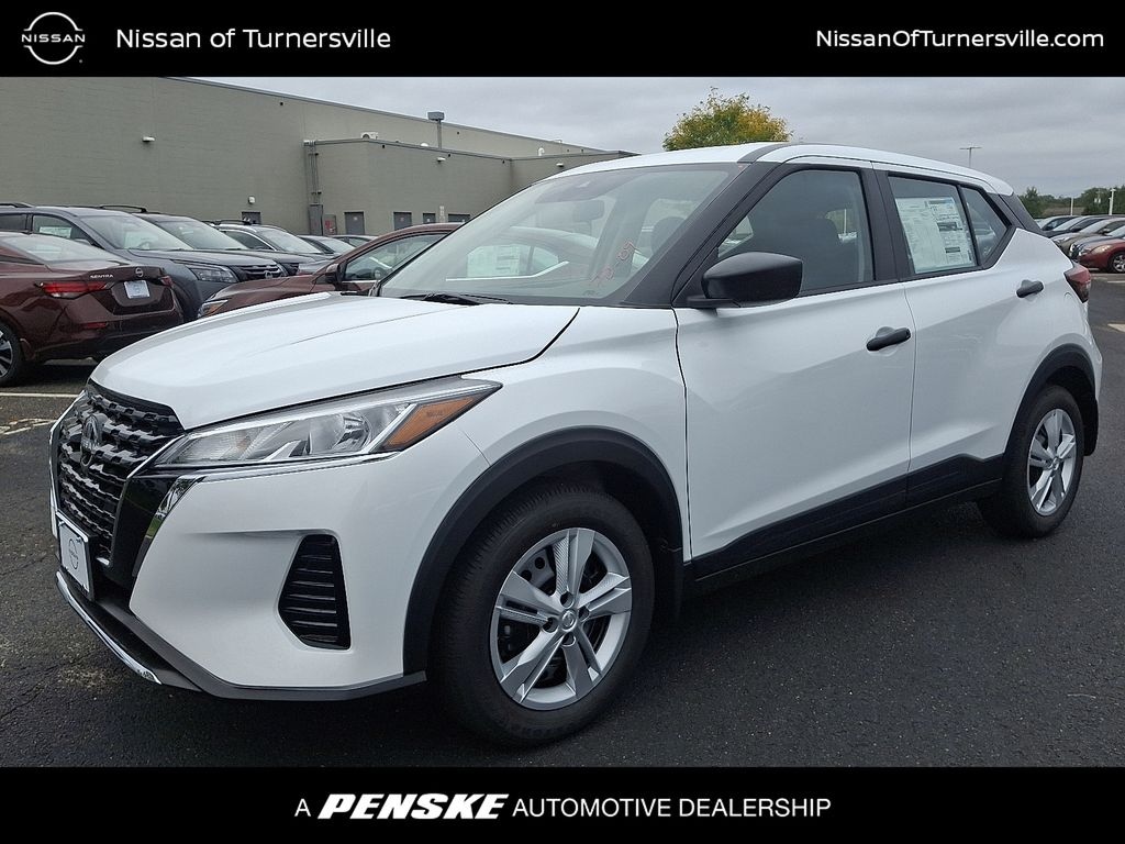 New 2025 Nissan Kicks Play S SUV