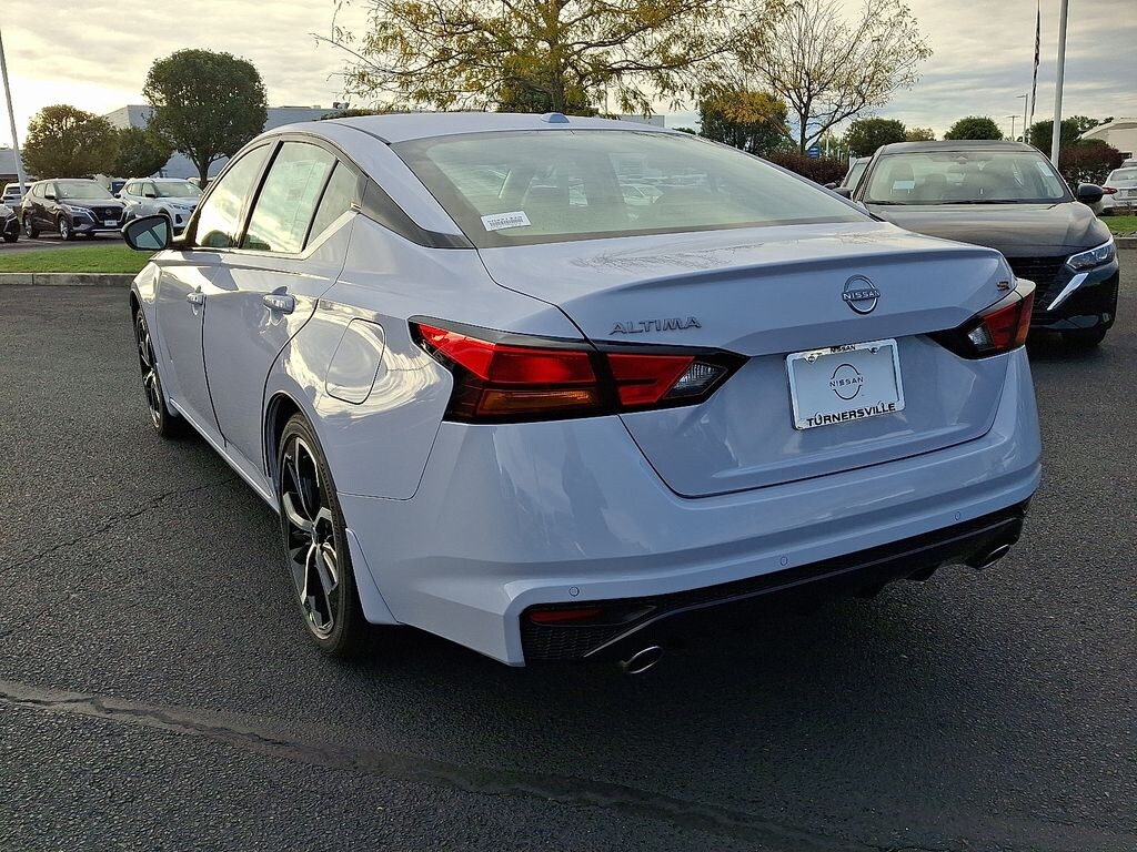 New 2025 Nissan Altima SR Sedan