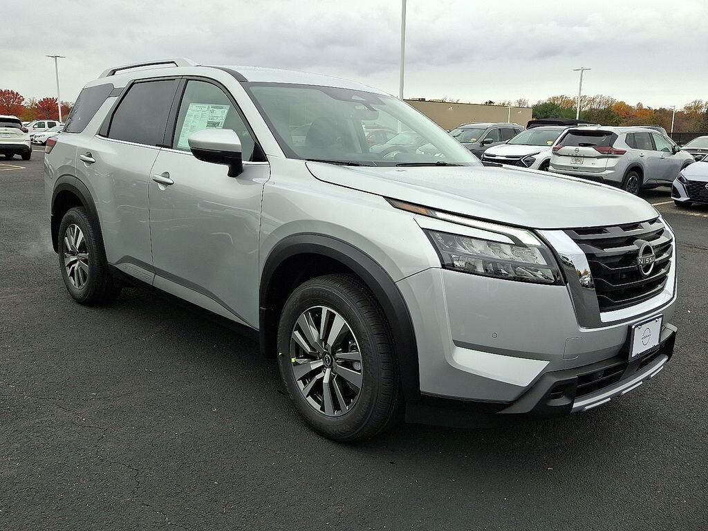 New 2025 Nissan Pathfinder SL SUV