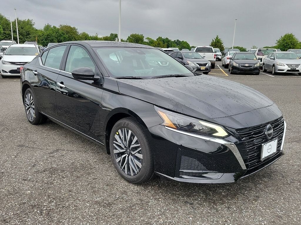 New 2025 Nissan Altima SV Sedan
