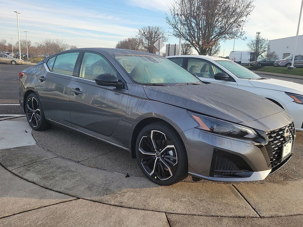 New 2025 Nissan Altima SR Sedan