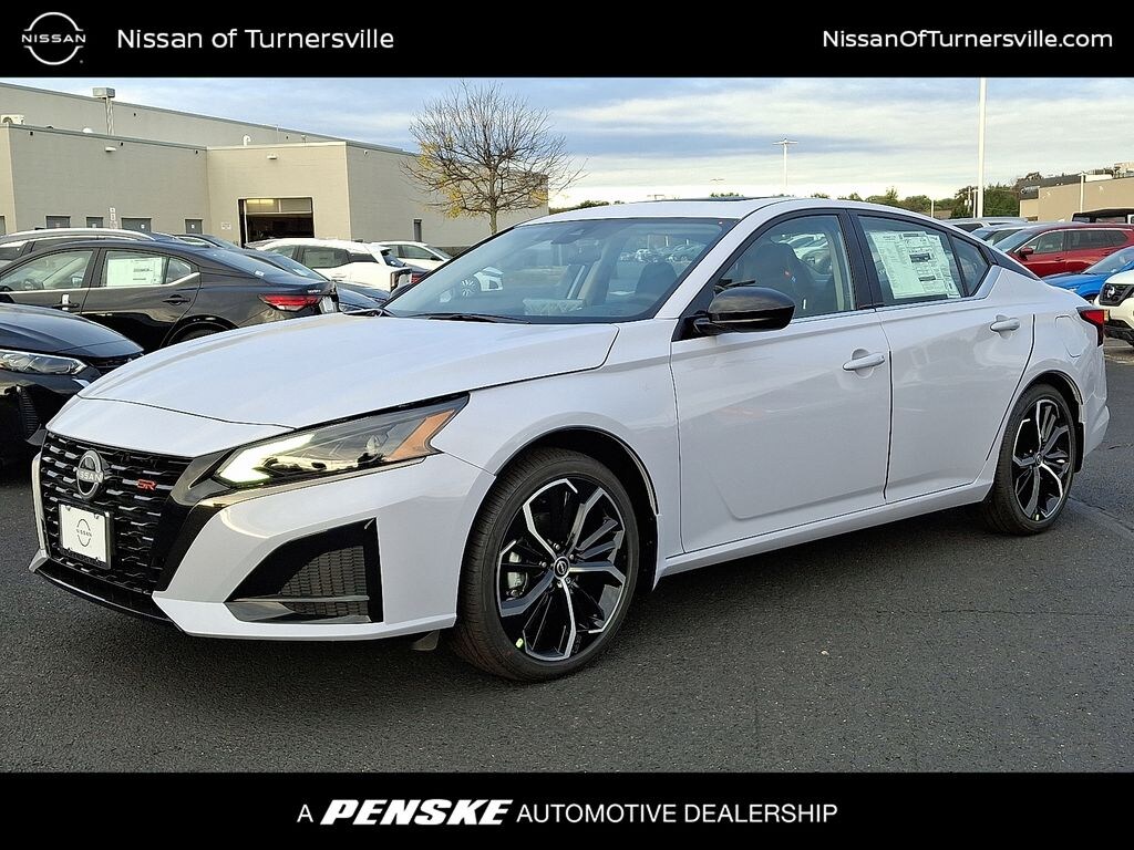 New 2025 Nissan Altima SR Sedan