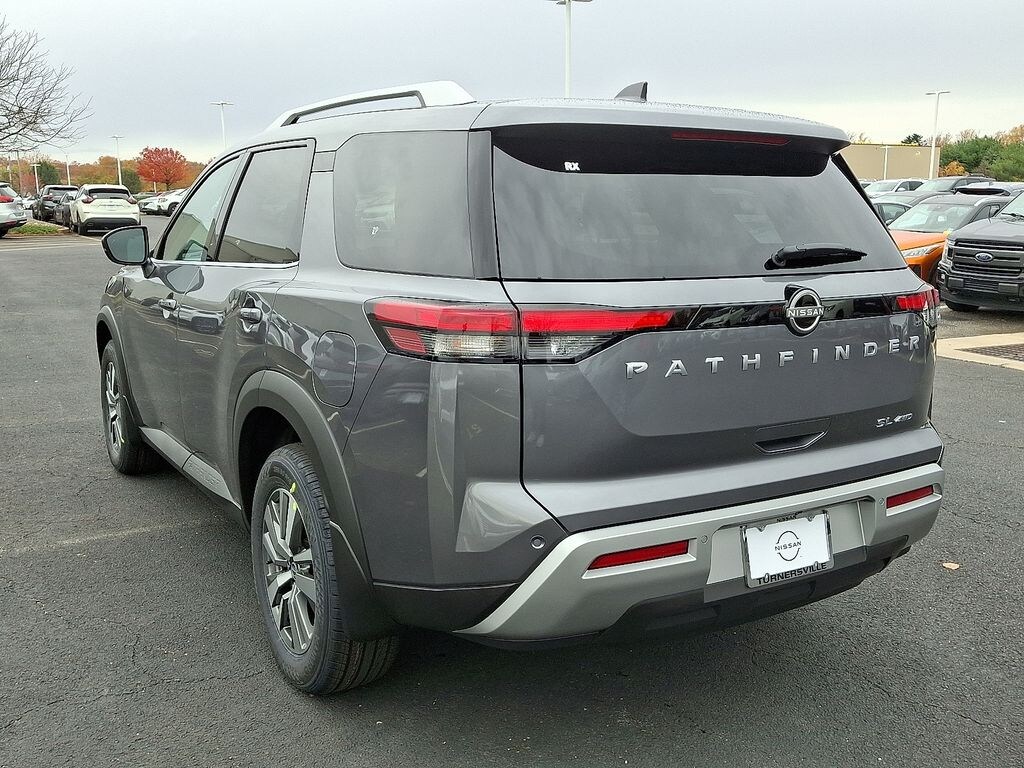 New 2025 Nissan Pathfinder SL SUV