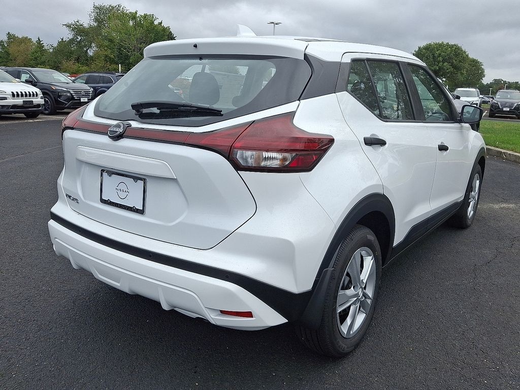New 2025 Nissan Kicks Play S SUV