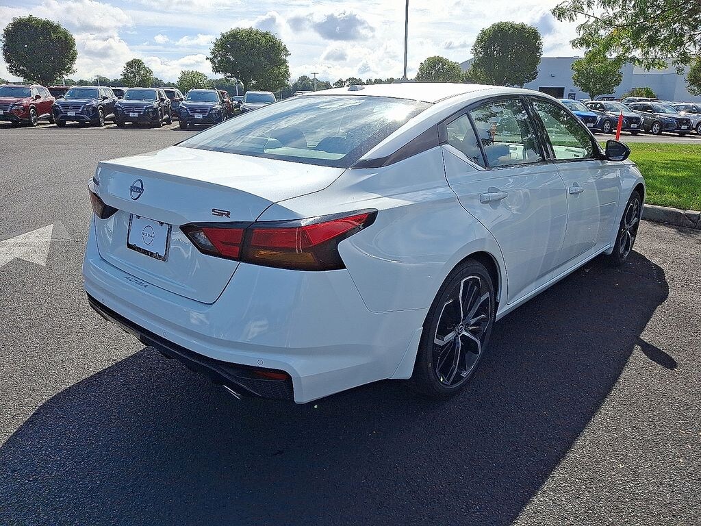 New 2025 Nissan Altima SR Sedan