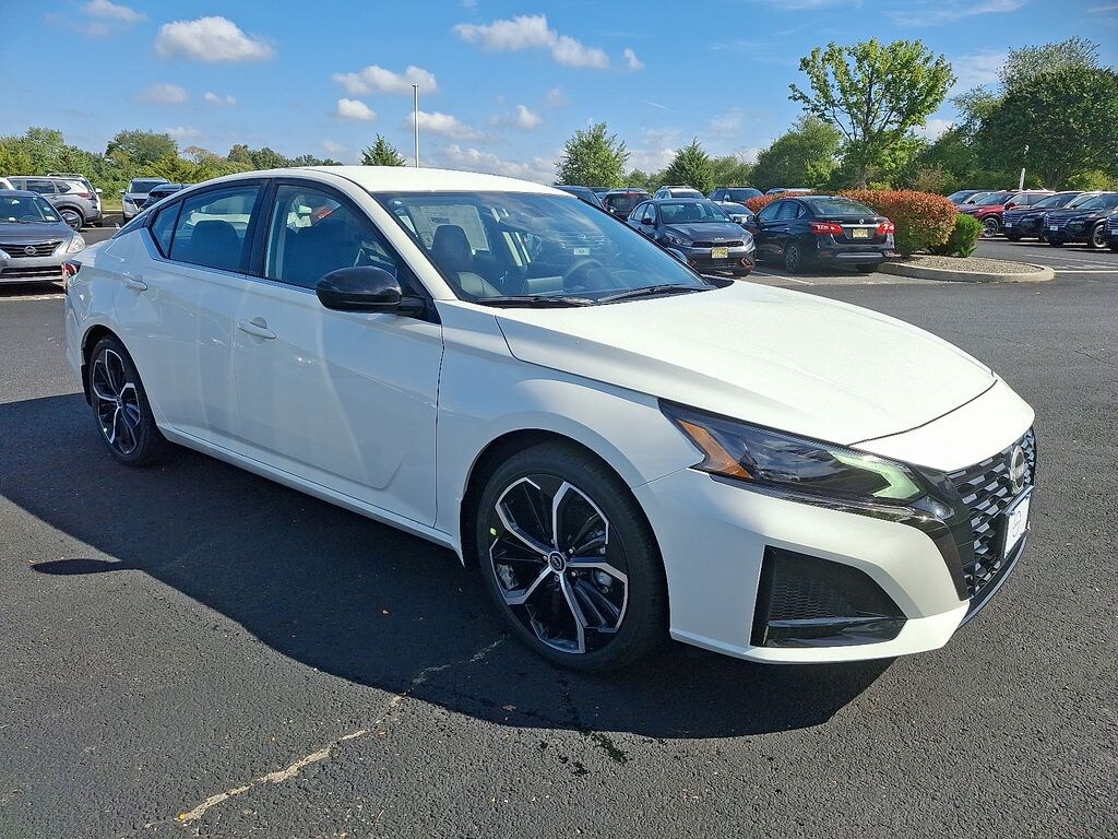 New 2025 Nissan Altima SR Sedan