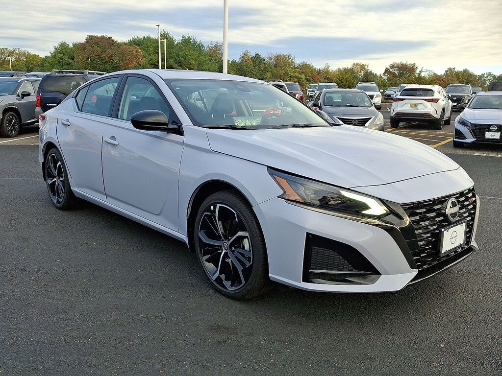 New 2025 Nissan Altima SR Sedan