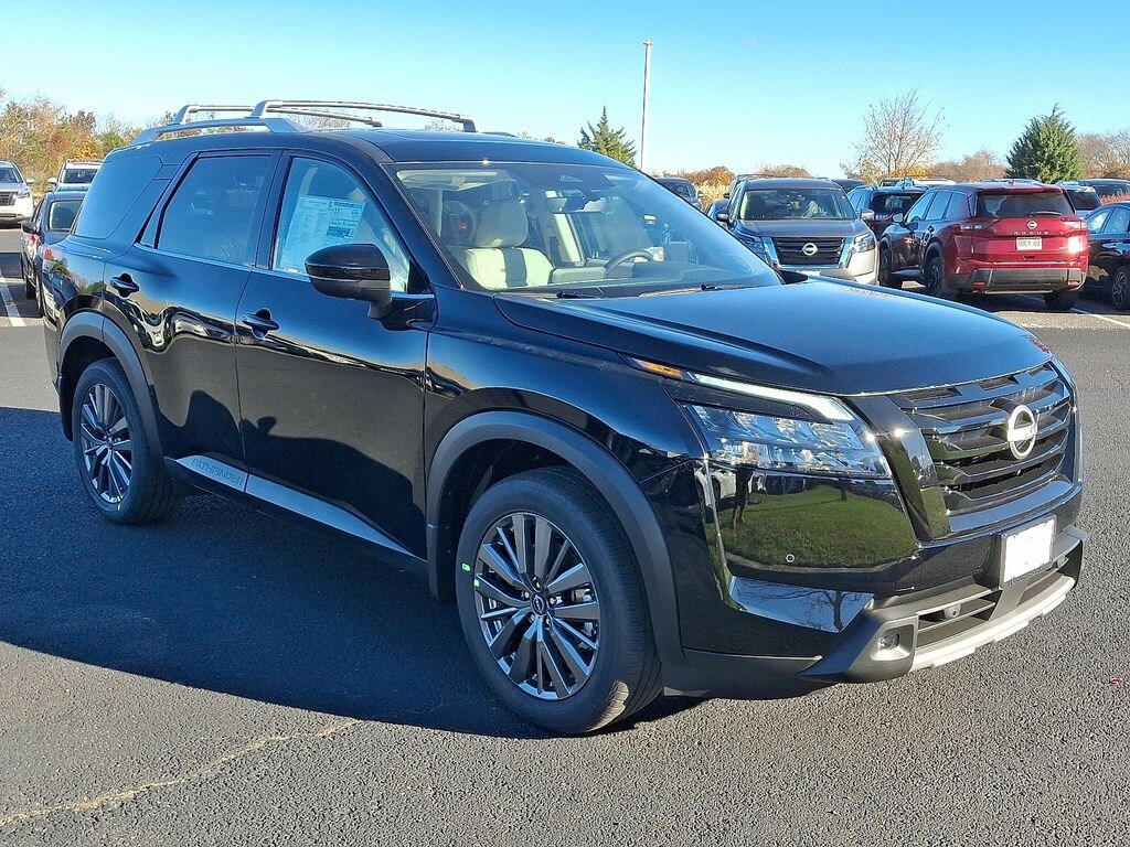 New 2025 Nissan Pathfinder SL SUV