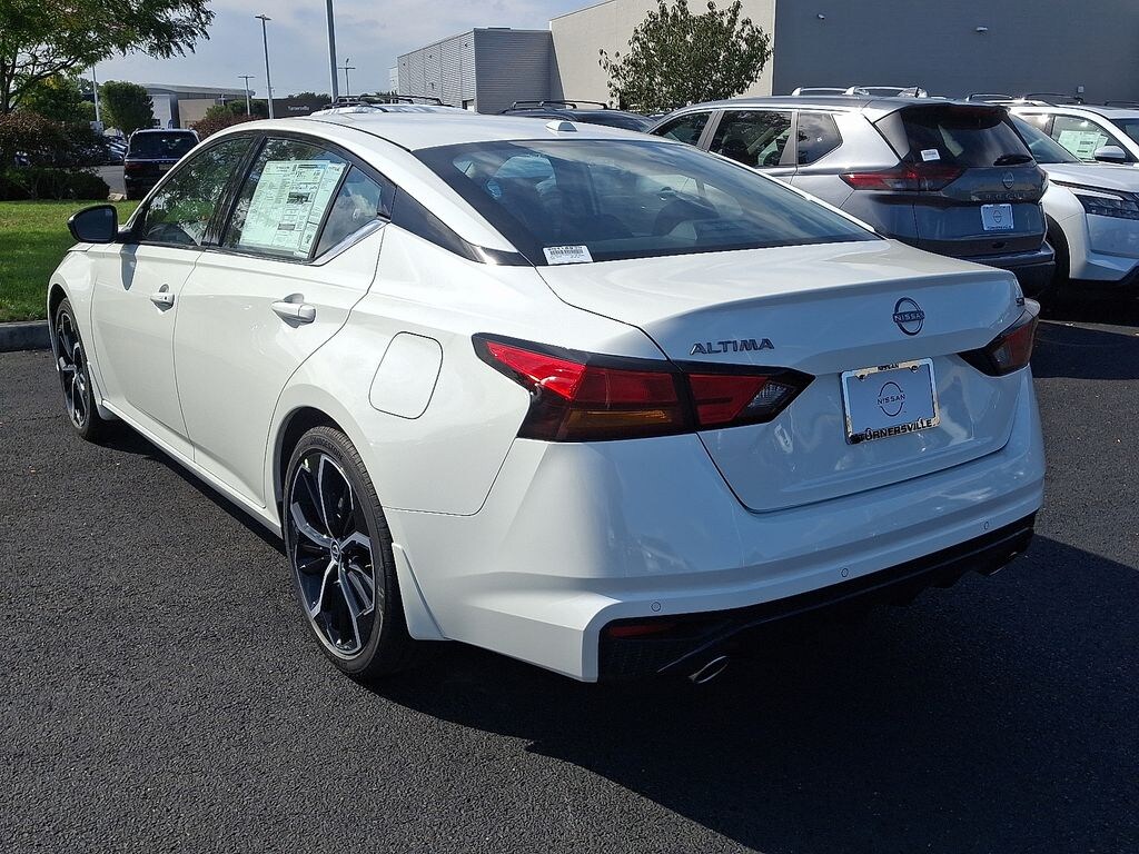 New 2025 Nissan Altima SR Sedan