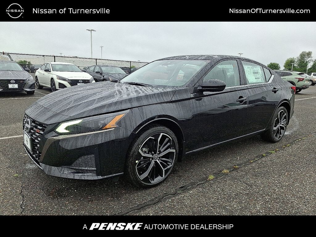 New 2025 Nissan Altima SR Sedan