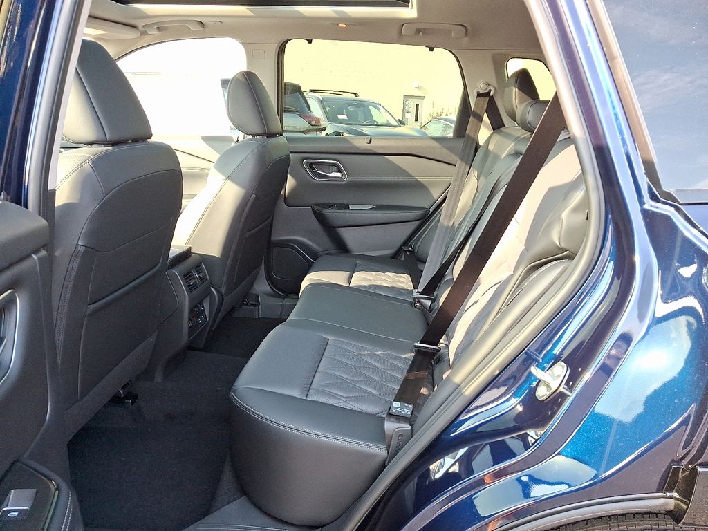 2025 Nissan Rogue Platinum - Photo 6