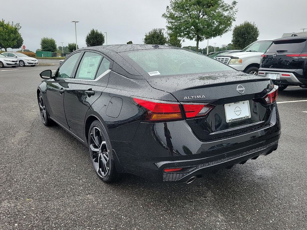 New 2025 Nissan Altima SR Sedan
