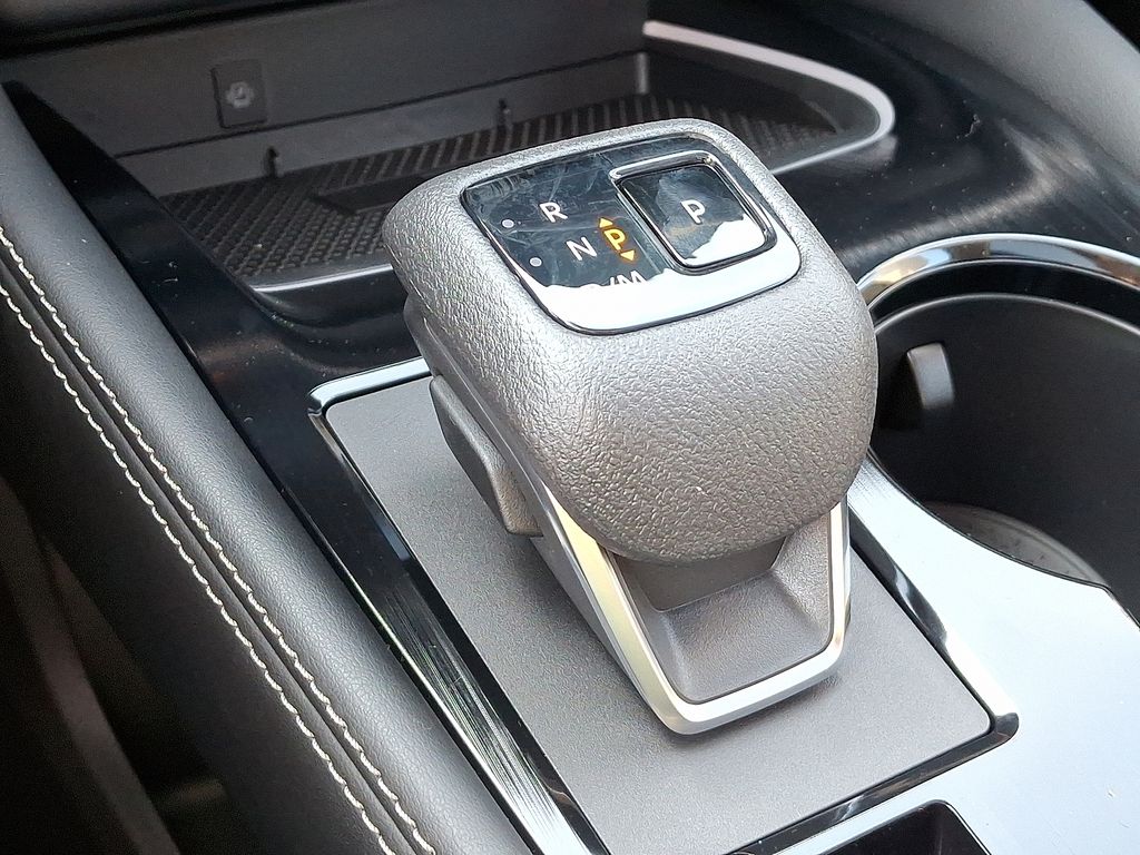 2025 Nissan Rogue Platinum - Photo 8