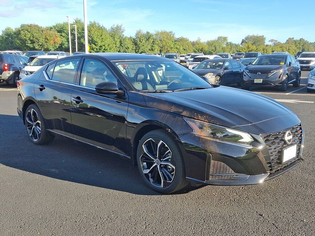 New 2025 Nissan Altima SR Sedan