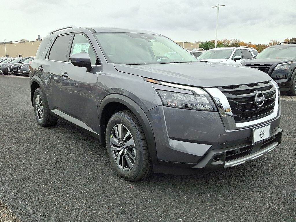 New 2025 Nissan Pathfinder SL SUV