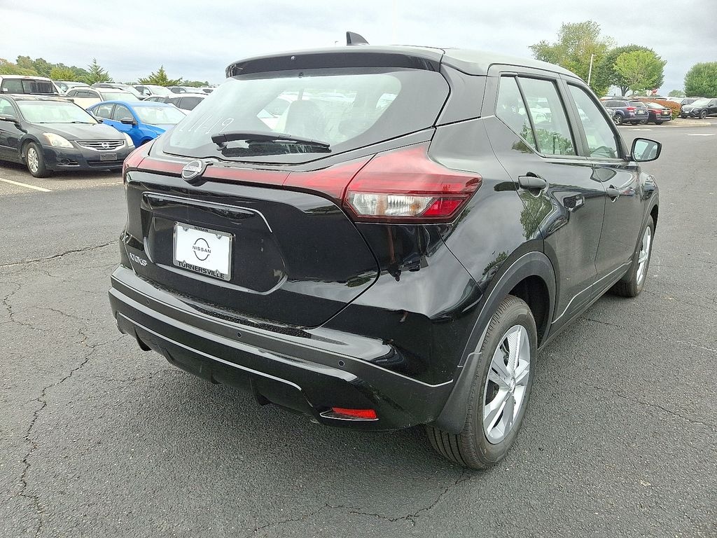New 2025 Nissan Kicks Play S SUV