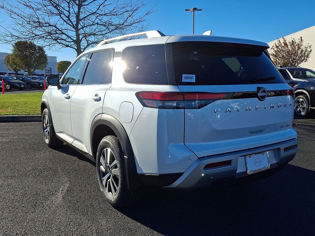New 2025 Nissan Pathfinder SL SUV