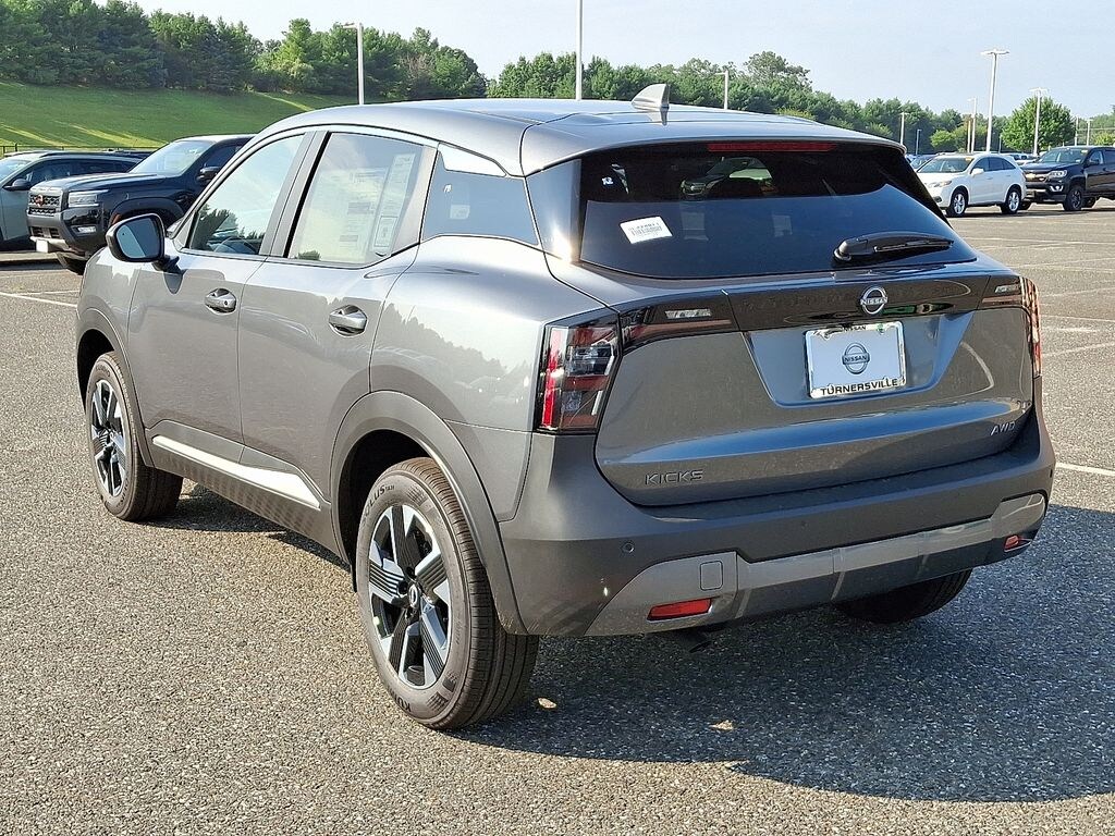 New 2025 Nissan Kicks SV SUV