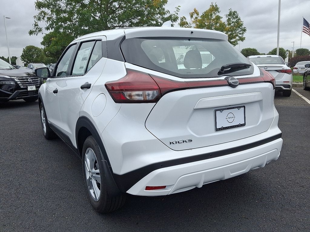 New 2025 Nissan Kicks Play S SUV
