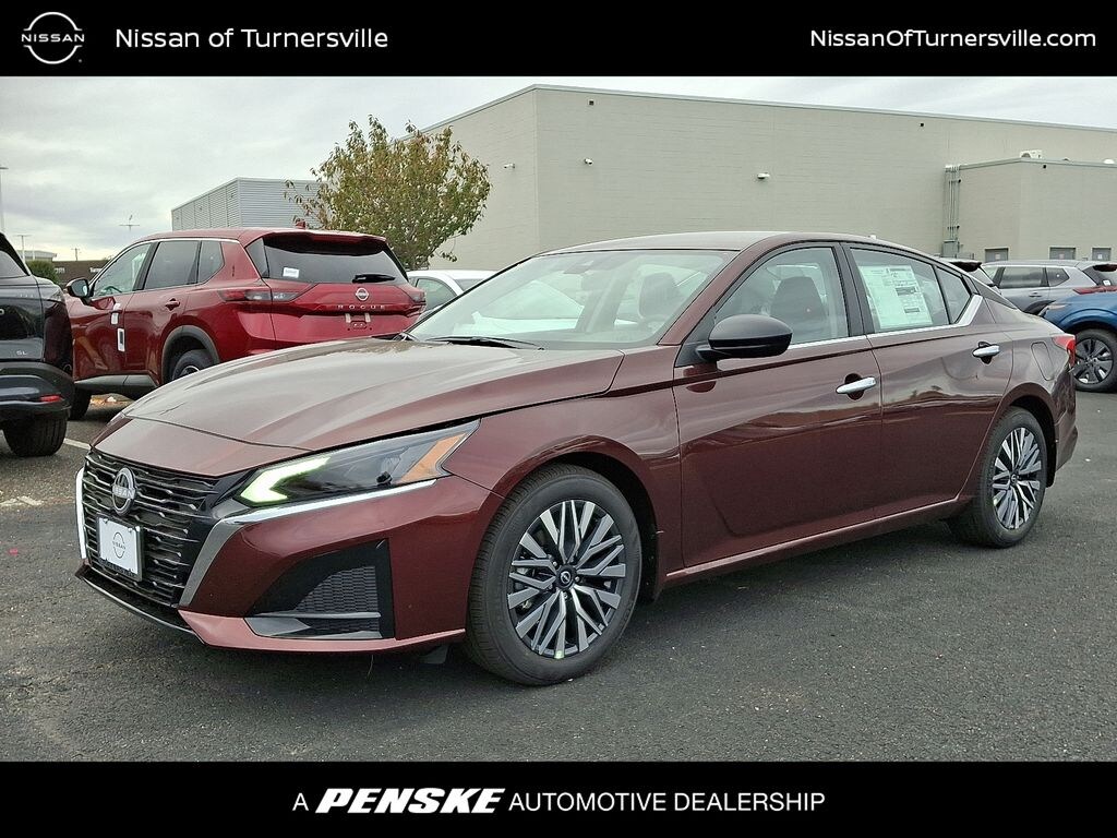 New 2025 Nissan Altima SV Sedan