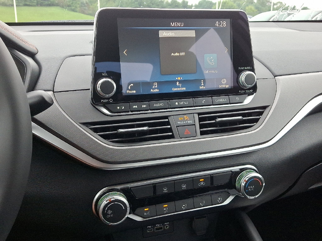 2025 Nissan Altima SR - Photo 8