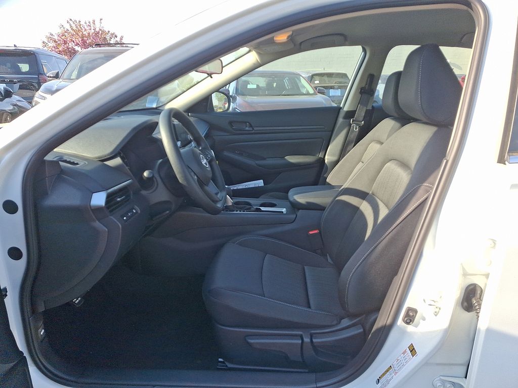 2025 Nissan Altima S - Photo 5