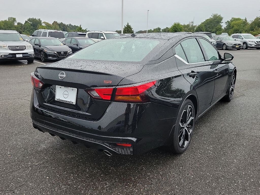 New 2025 Nissan Altima SR Sedan