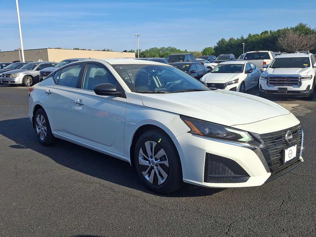 2025 Nissan Altima S - Photo 2