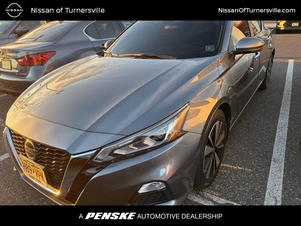 Used 2021 Nissan Altima 2.5 SV Sedan