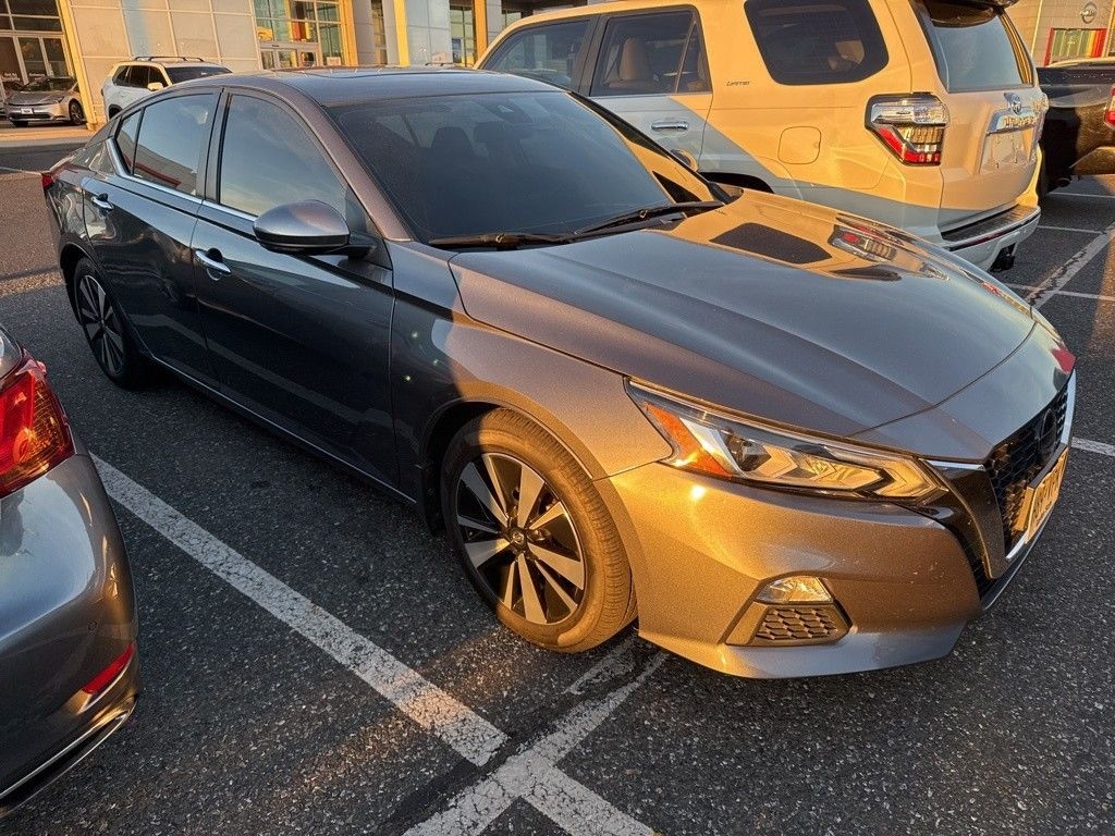 Used 2021 Nissan Altima 2.5 SV Sedan