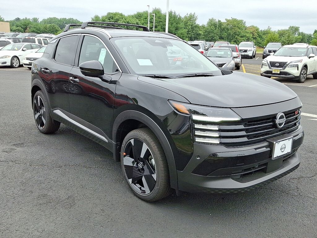 New 2025 Nissan Kicks SR SUV