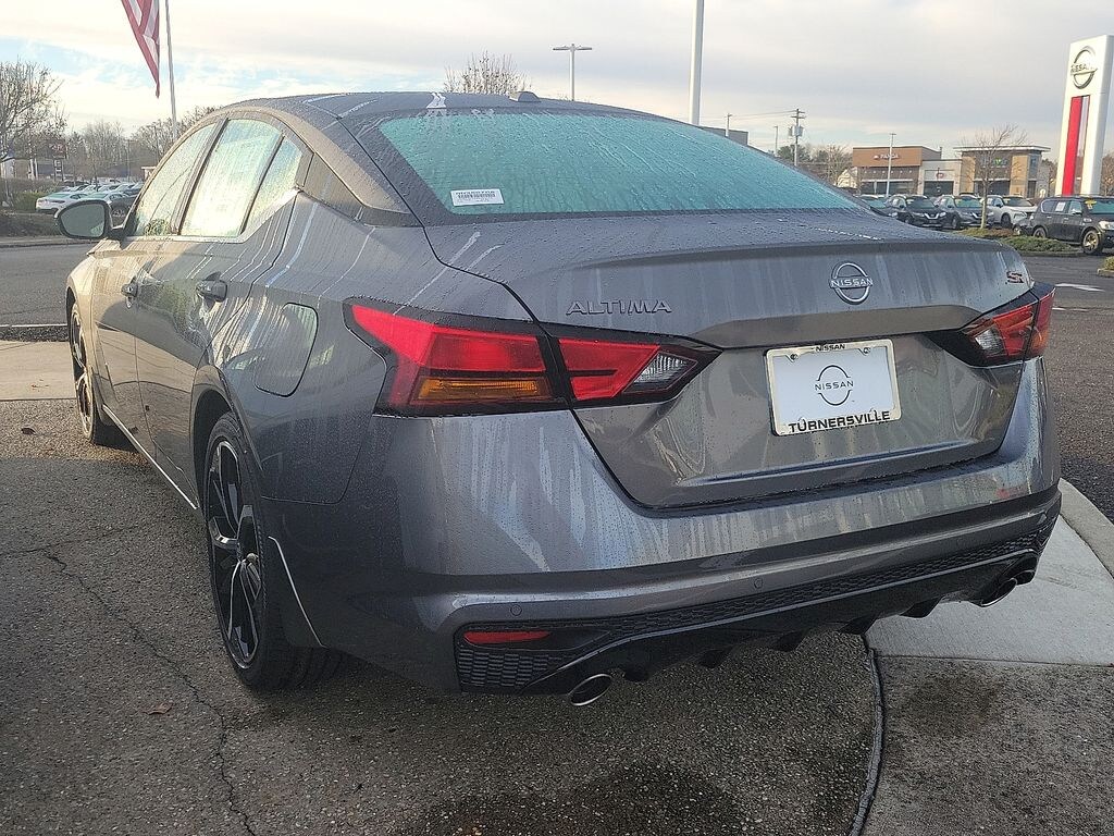 New 2025 Nissan Altima SR Sedan