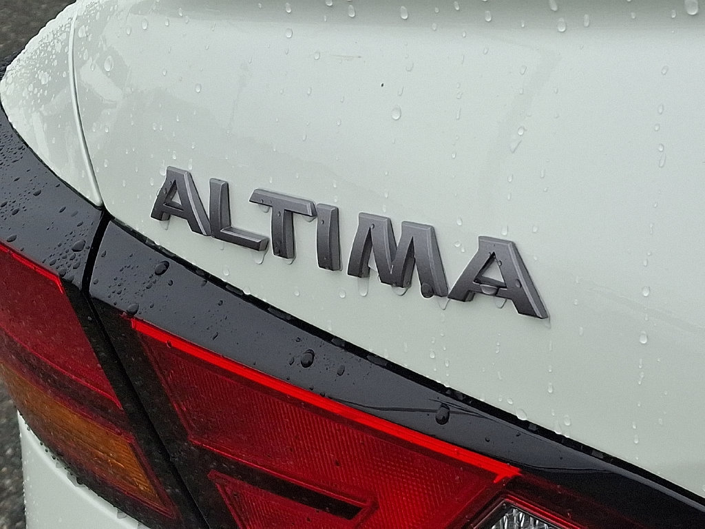 2025 Nissan Altima SR - Photo 11
