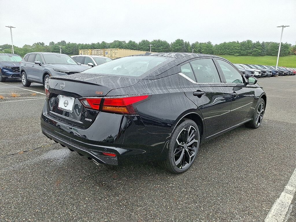 New 2025 Nissan Altima SR Sedan