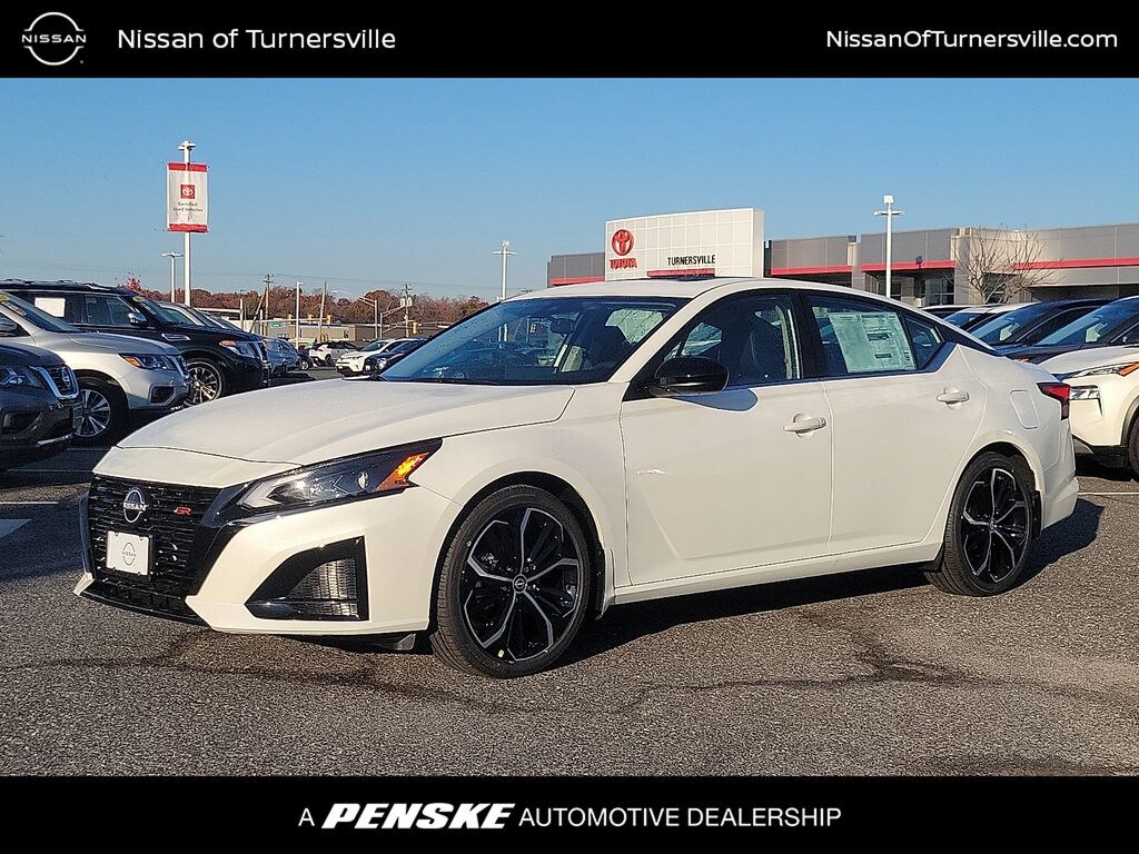 New 2025 Nissan Altima SR Sedan