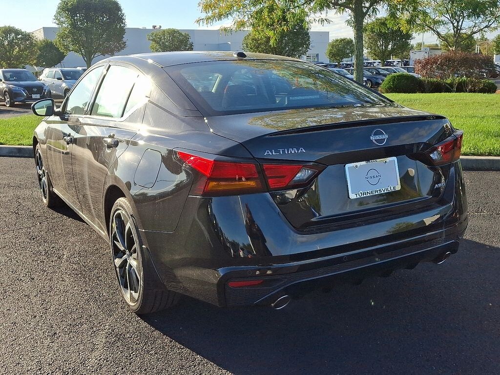 New 2025 Nissan Altima SR Sedan