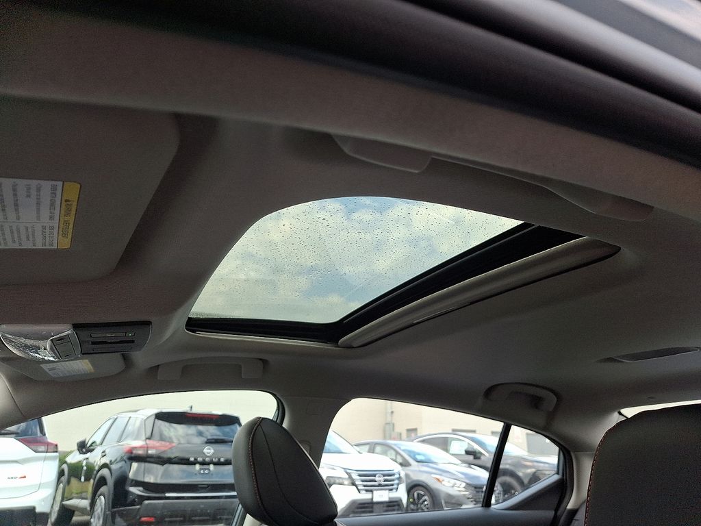 2025 Nissan Sentra SR - Photo 6
