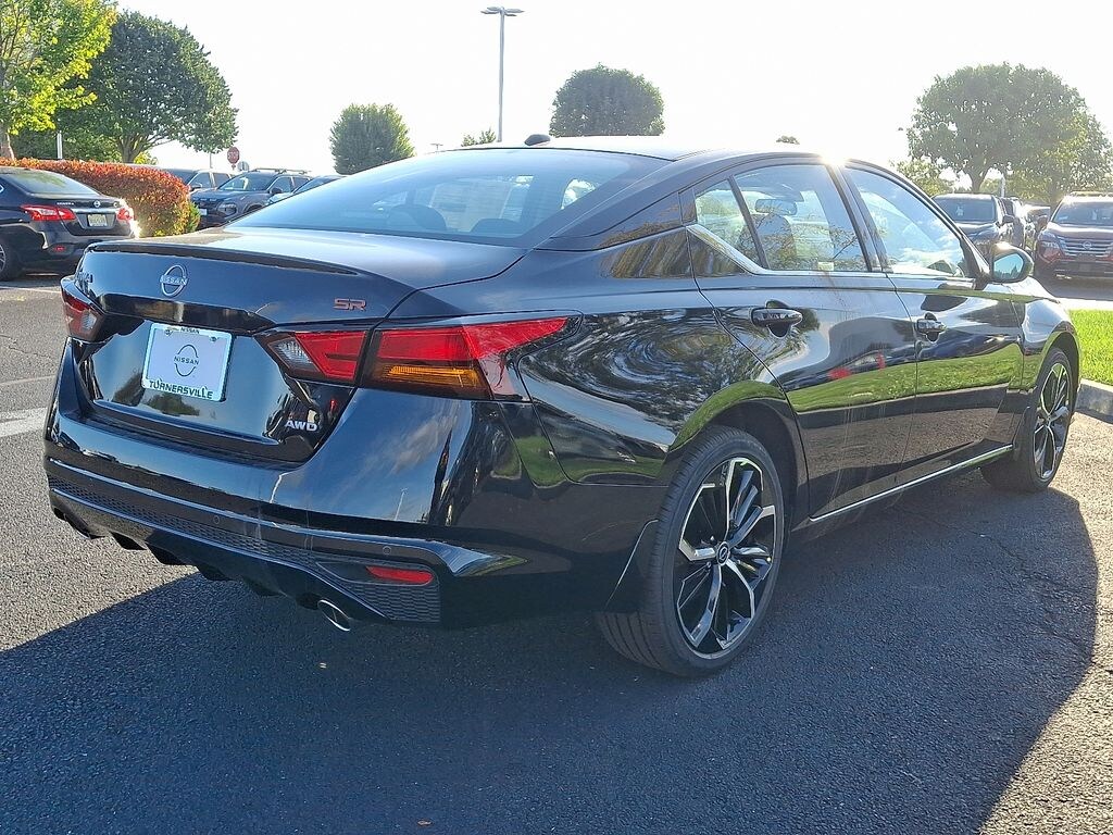 New 2025 Nissan Altima SR Sedan