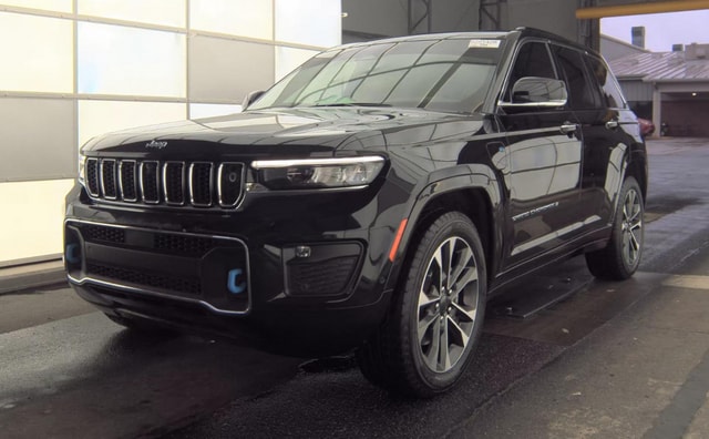 2023 Jeep Grand Cherokee Overland 4xe 4x4's photo