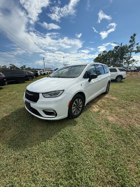 2024 Chrysler Pacifica PHEV Select