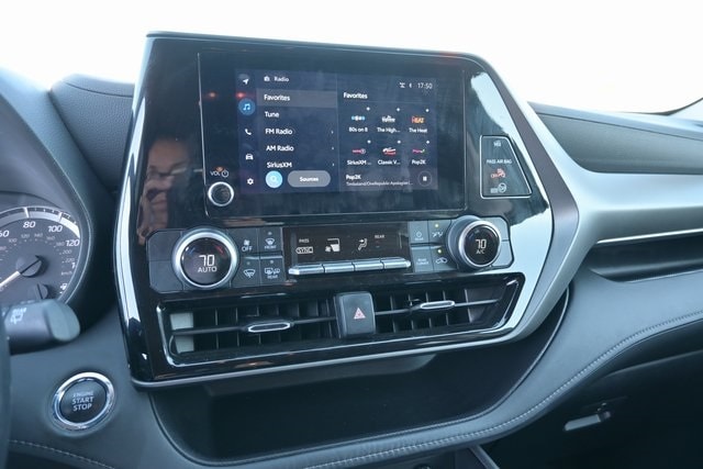 2023 Toyota Highlander LE - Photo 13