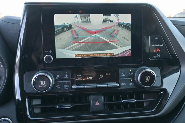 2023 Toyota Highlander LE - Photo 14
