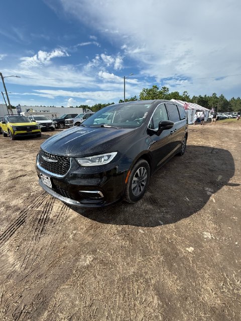 2024 Chrysler Pacifica PHEV Select