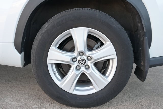 2023 Toyota Highlander LE - Photo 28