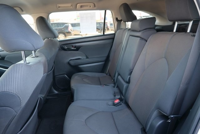 2023 Toyota Highlander LE - Photo 19