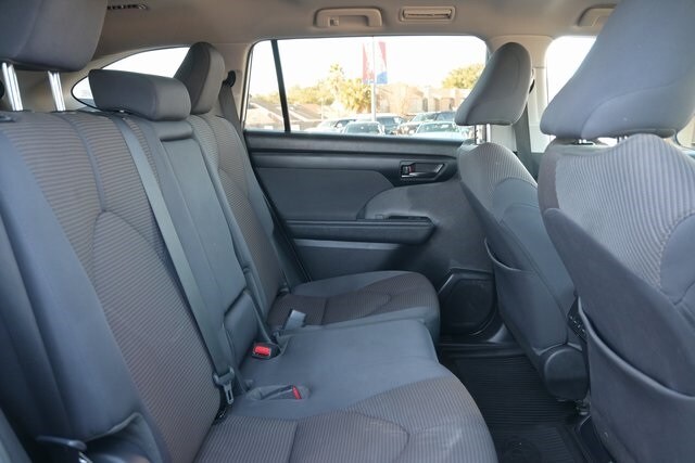 2023 Toyota Highlander LE - Photo 22