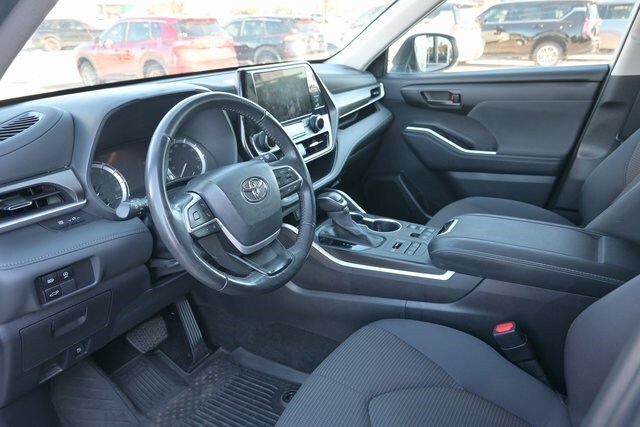 2023 Toyota Highlander LE - Photo 17
