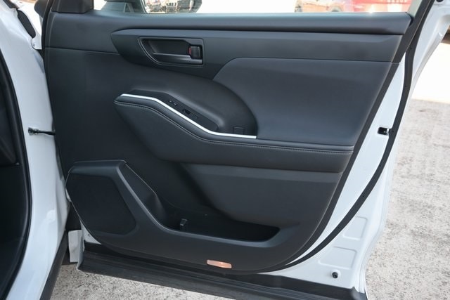 2023 Toyota Highlander LE - Photo 27